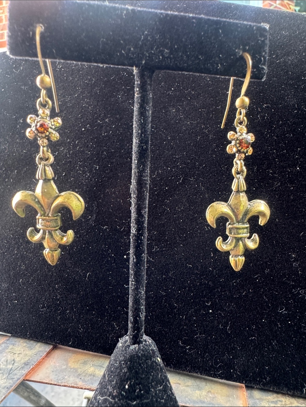 Earrings antique gold tone